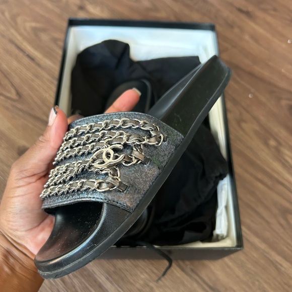 Chanel interlocking cc logo chain link accent slides - Picture 3 of 4